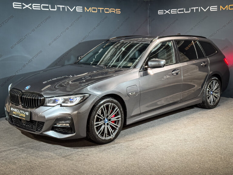BMW 330 2.0 215kW